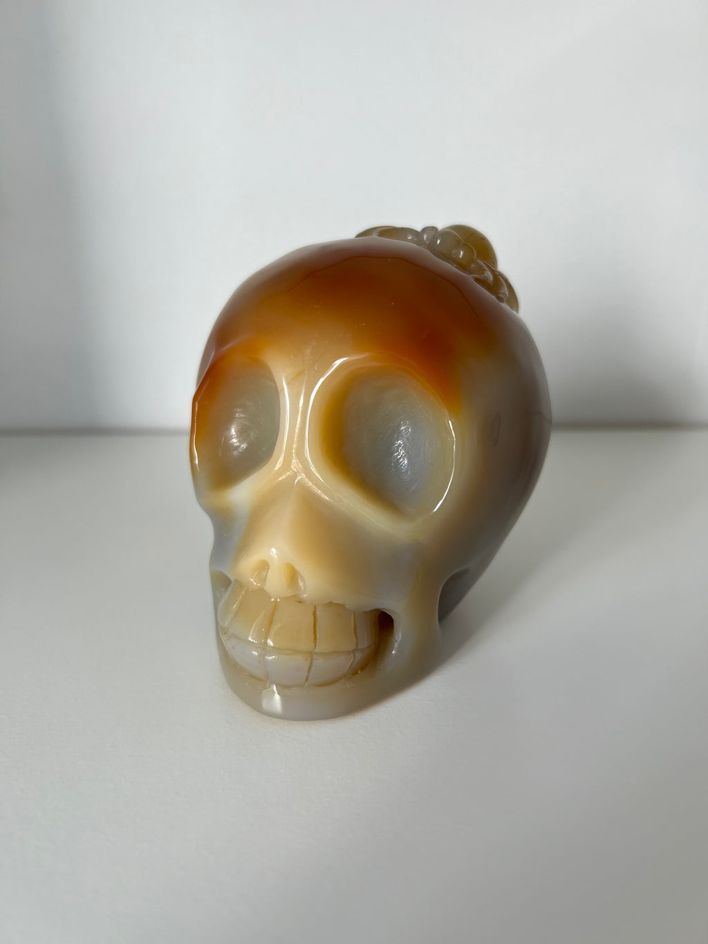 Grauer Achat Skull