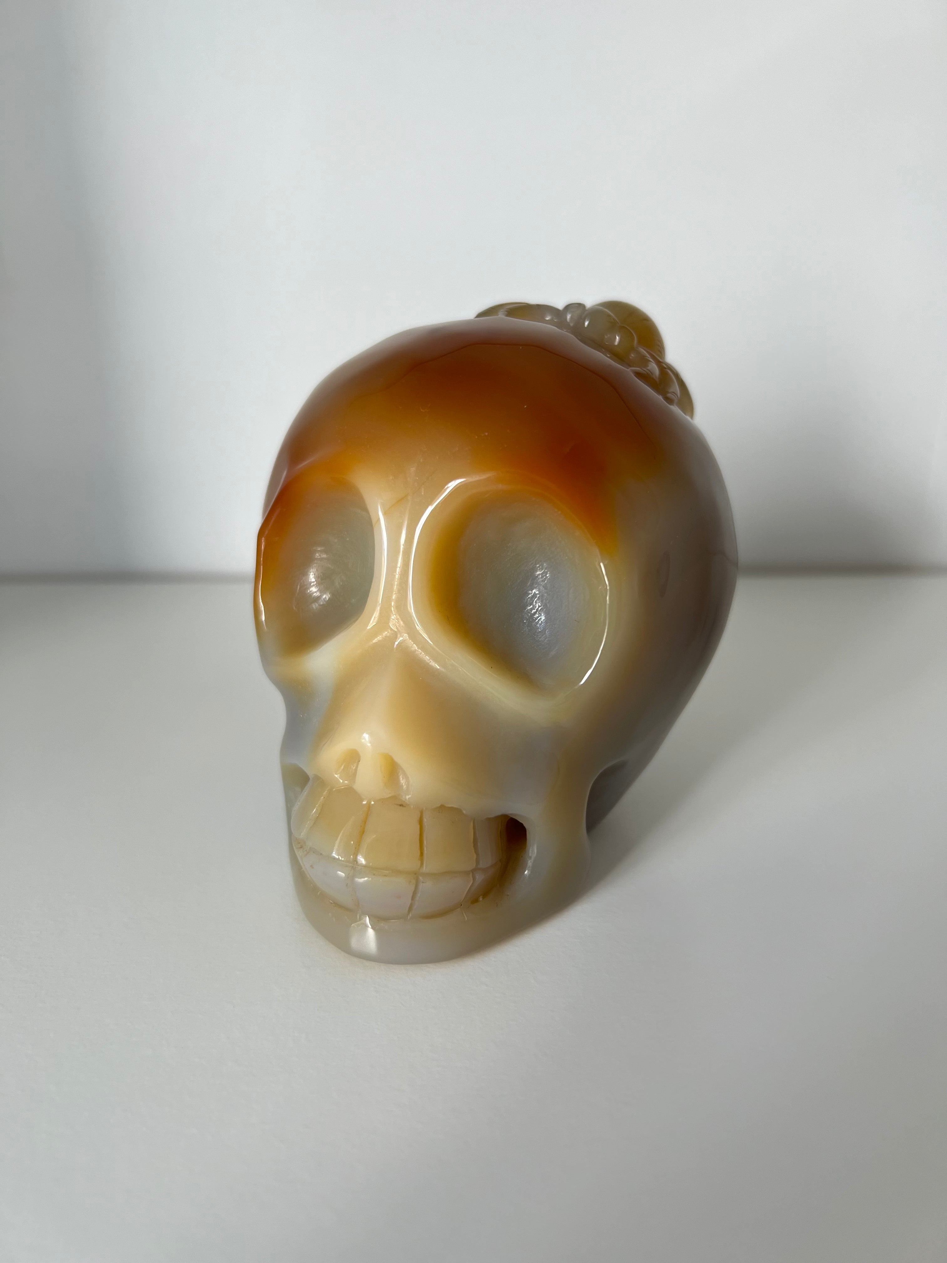 Grauer Achat Skull
