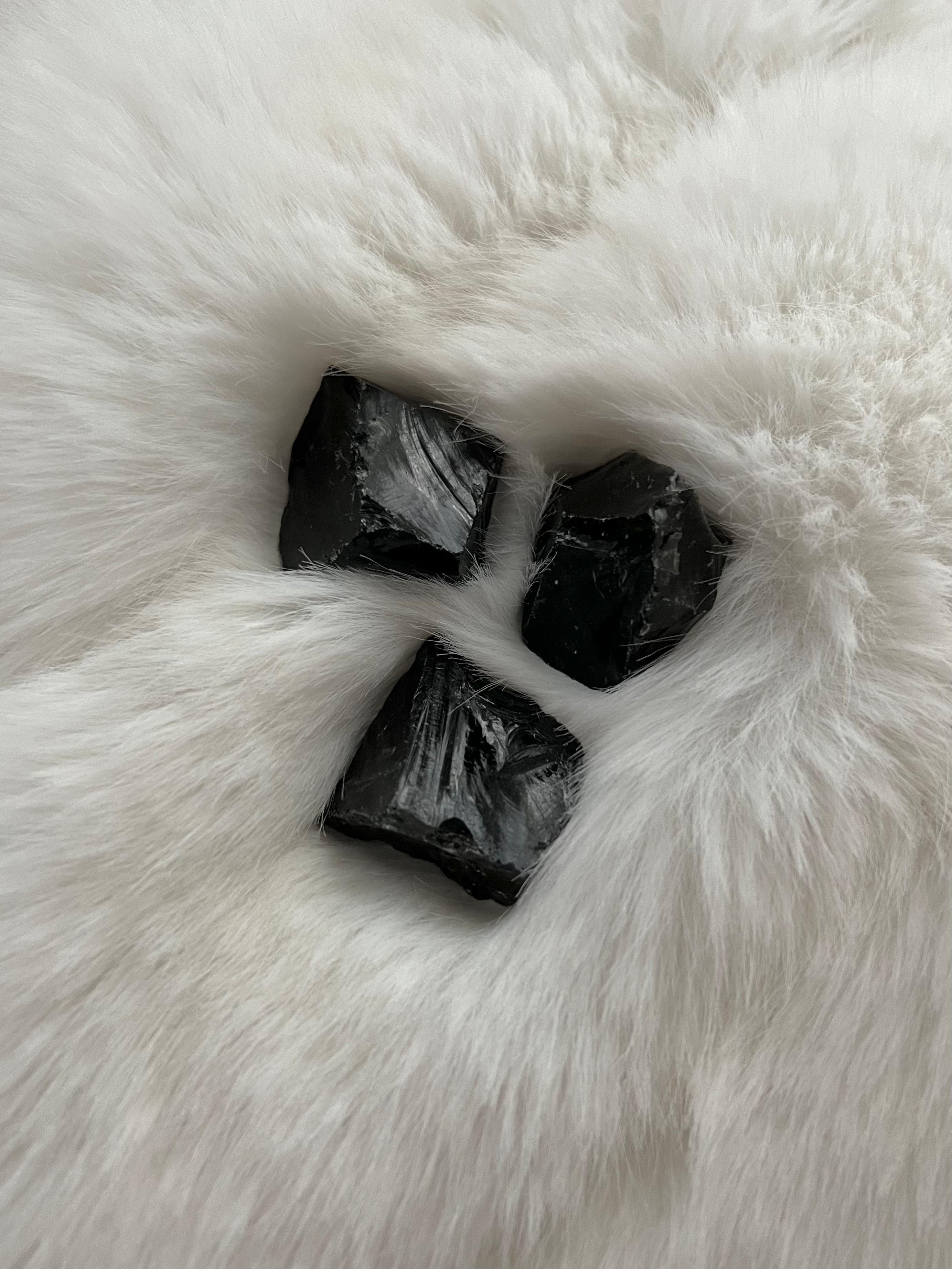 Schwarzer Obsidian Trommelstein