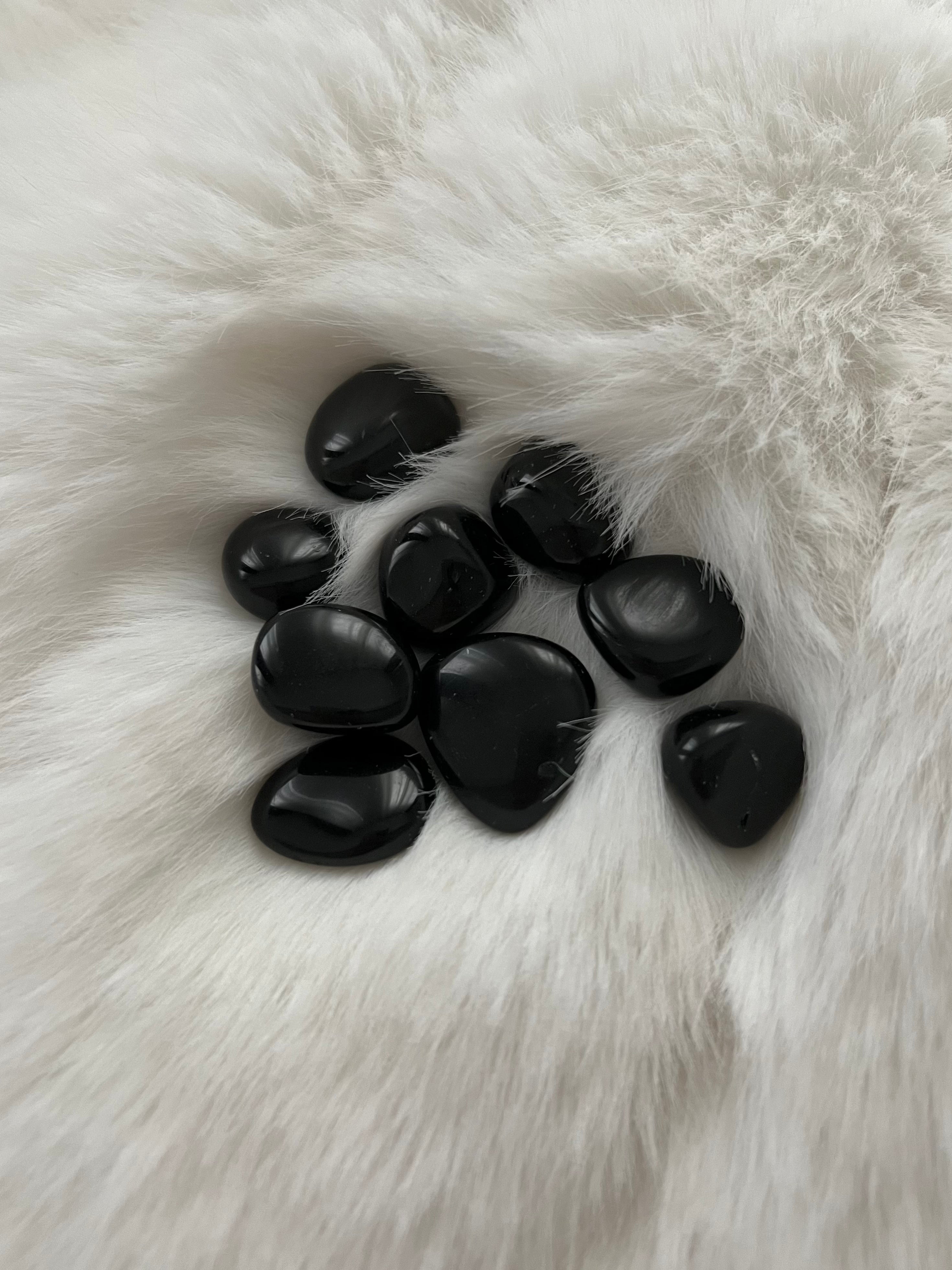 Schwarzer Obsidian Trommelstein